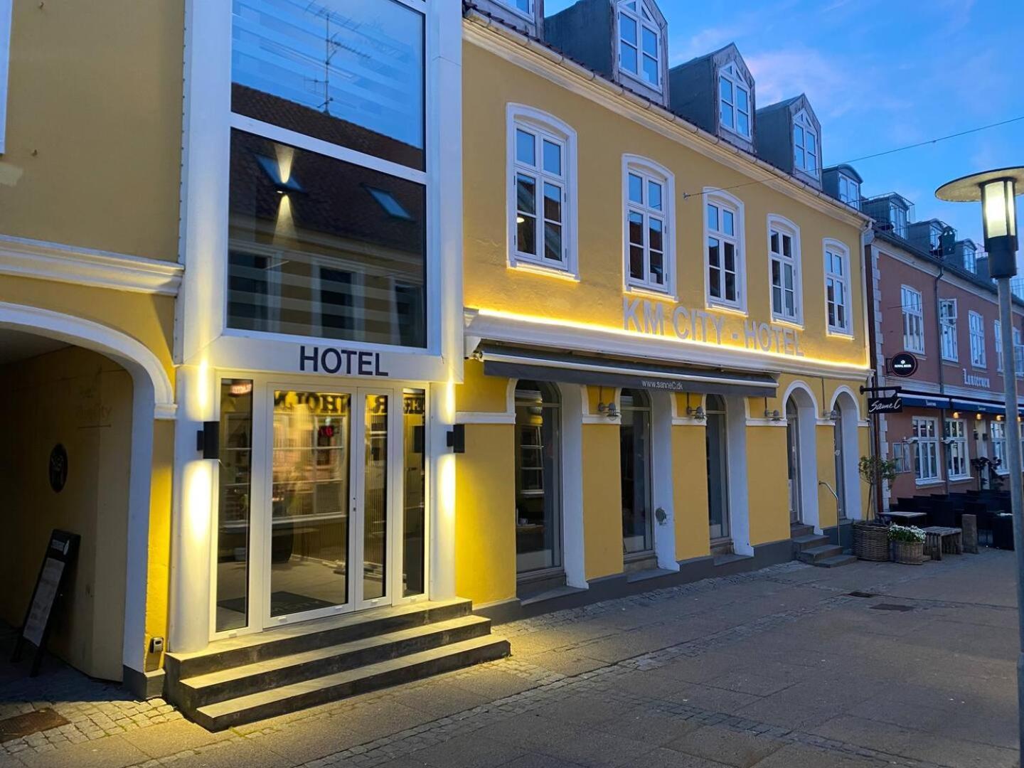 Blue Double Room 6 On Pedestrian Street Saeby Exterior photo